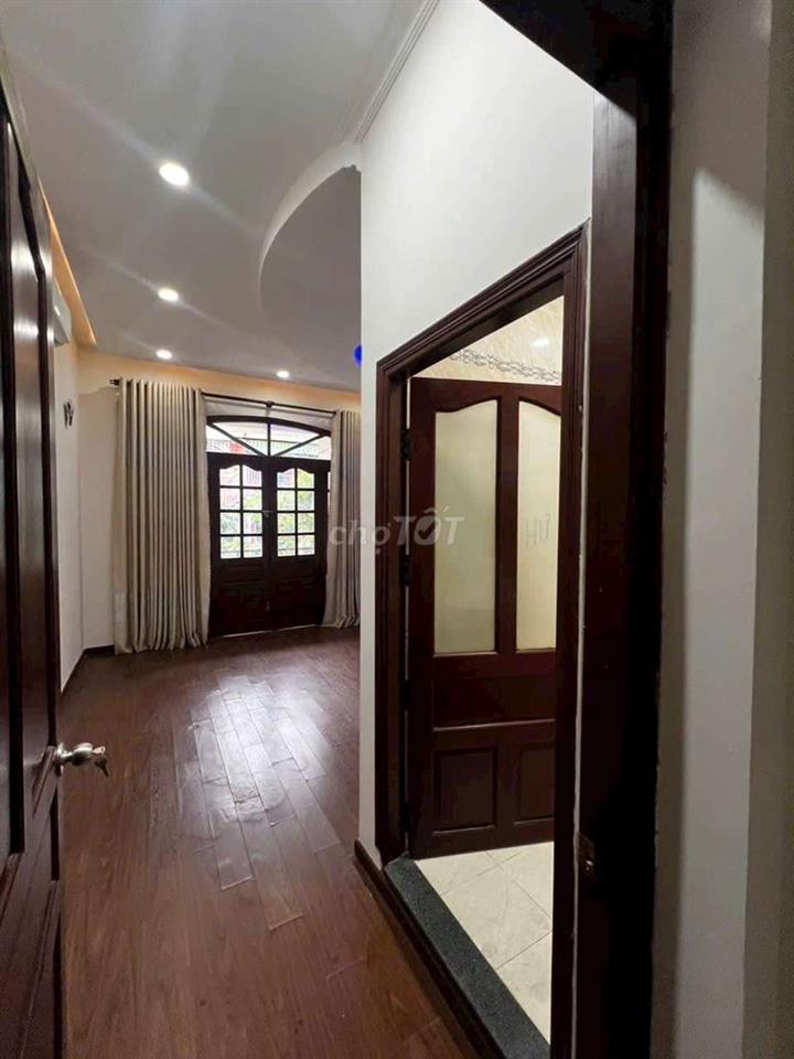 Cần cho thuê nhà mặt tiền ĐHT 17 .DT 12 x18 1 trệt 1Lửng  2Lầu 7PN 7WS