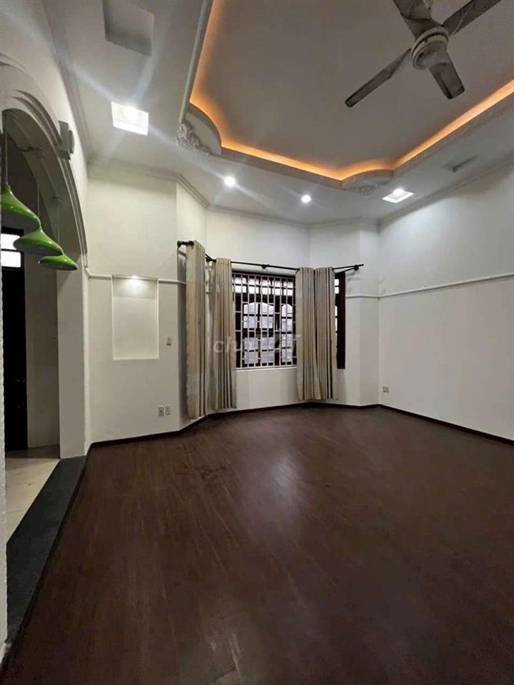 Cần cho thuê nhà mặt tiền ĐHT 17 .DT 12 x18 1 trệt 1Lửng  2Lầu 7PN 7WS