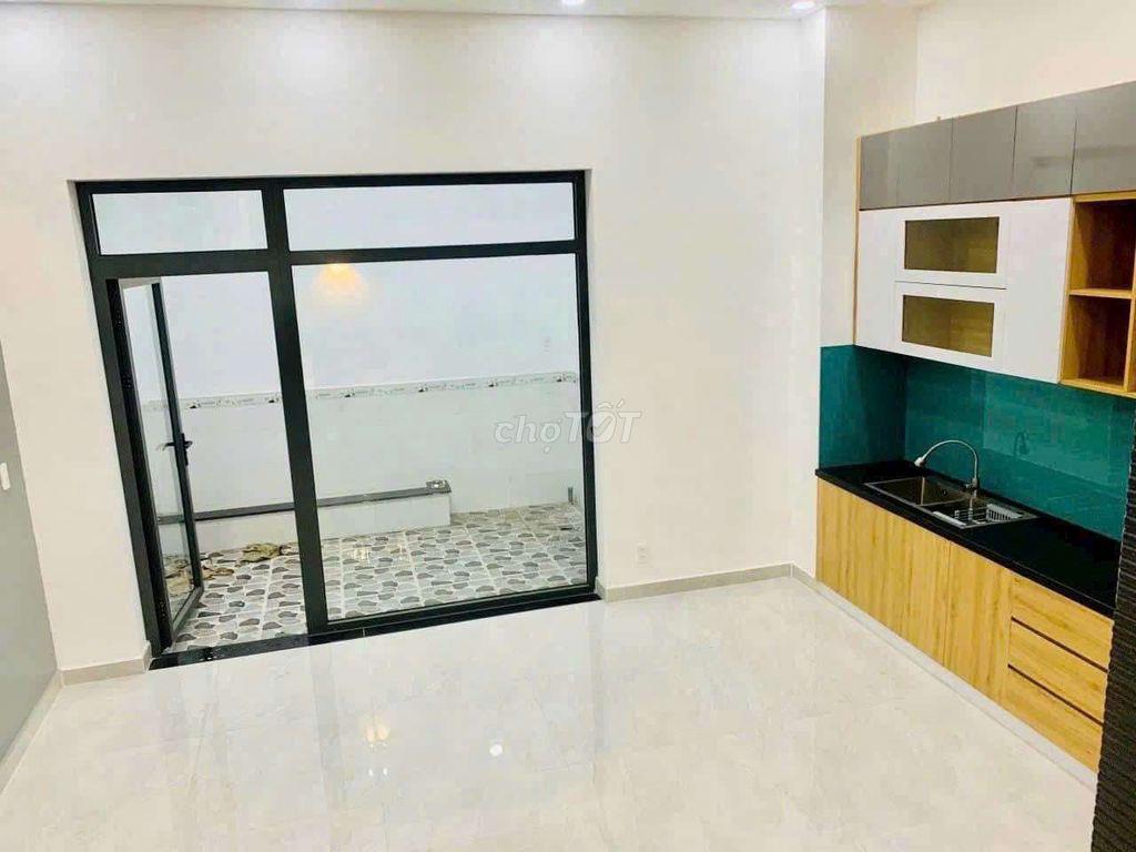 cần cho  nhà P ĐHT 17 gần cầu vươt quang trung DT 4.2 x22 1 trệt 2Lầu 