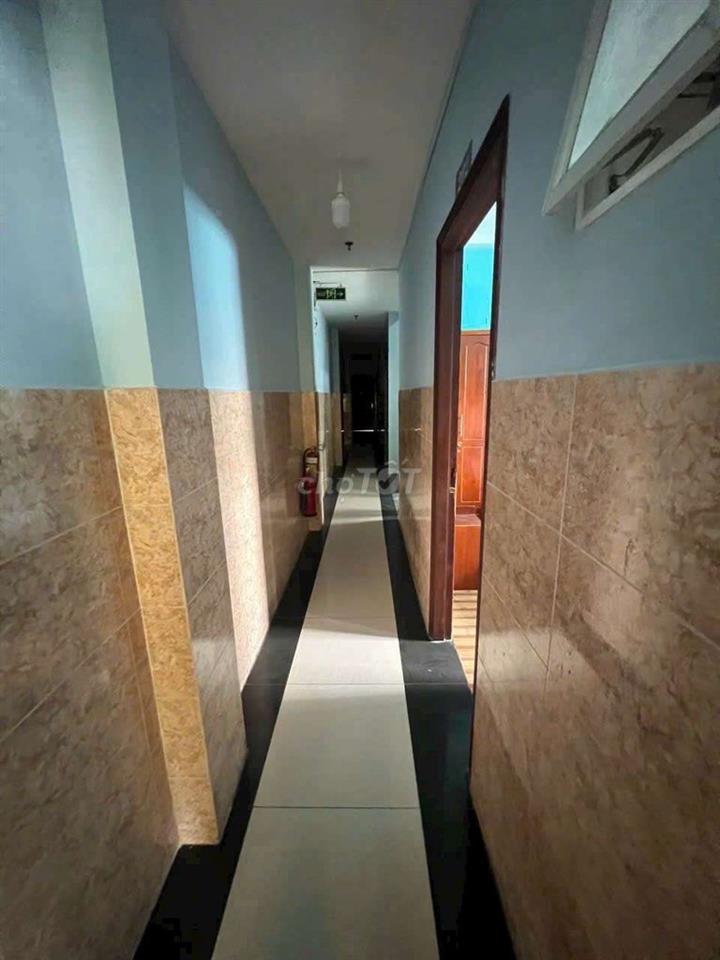 Cần cho thuê căn hộ dich vụ ĐHT 39.DT 4 x 26  1 trẻt 6 lầu .23Pn 24WS.