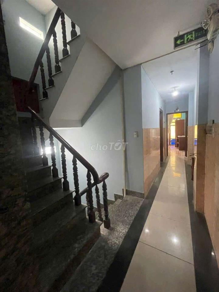 Cần cho thuê căn hộ dich vụ ĐHT 39.DT 4 x 26  1 trẻt 6 lầu .23Pn 24WS.