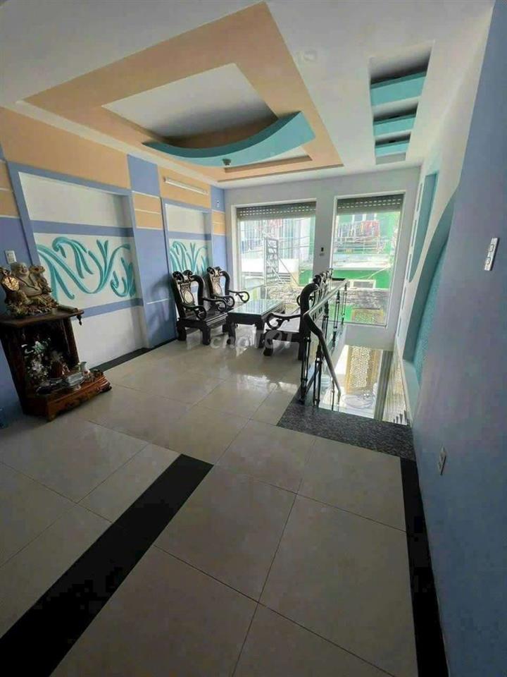 Cần cho thuê căn hộ dich vụ ĐHT 39.DT 4 x 26  1 trẻt 6 lầu .23Pn 24WS.