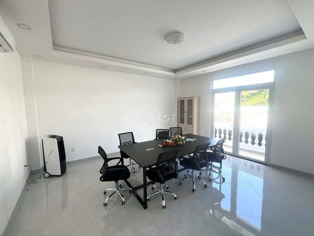 Cần cho thuê mặt tiền song hành Q12 .DT 8 x25 1trệt 2 Lầu giá 31 triệu