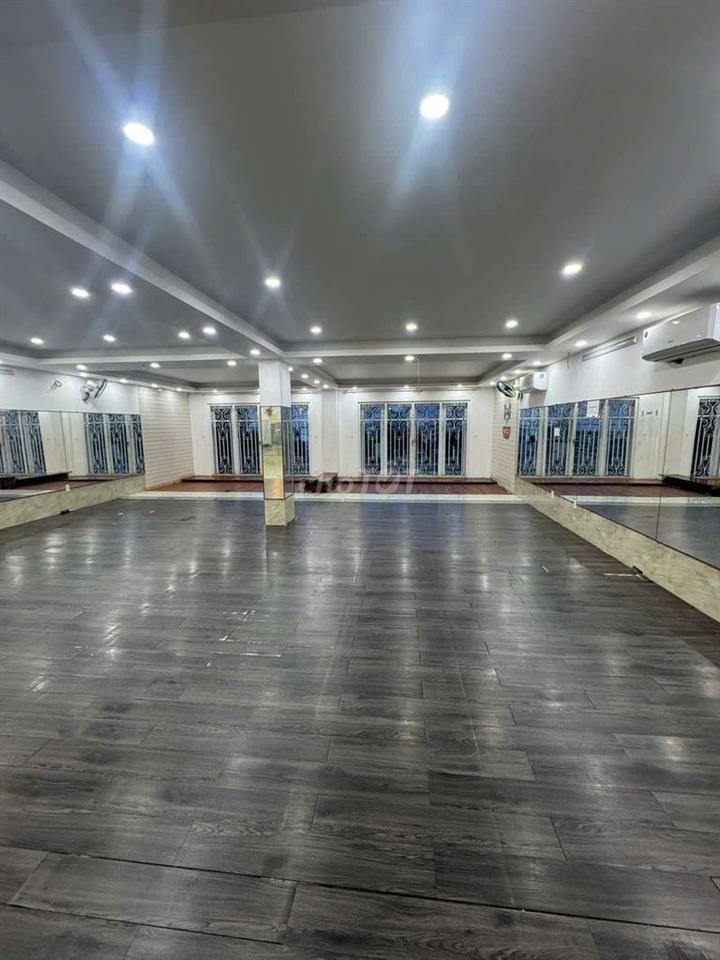 cần cho thuê nhà khu an sương  P THT  DT 9 x20 .1 trệt  1 hầm 3Lầu .