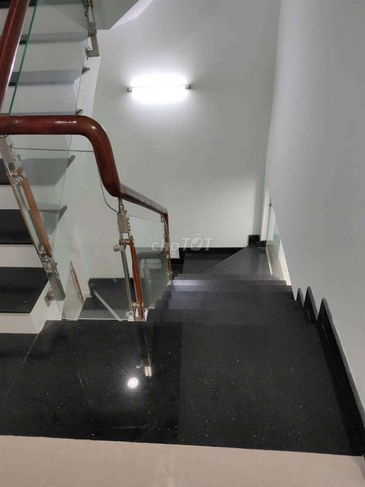 cần cho thuề nhà PTTN gần Dương Thị Giang DT 5x22 .1 trệt 2Lầu 3PN 3WS