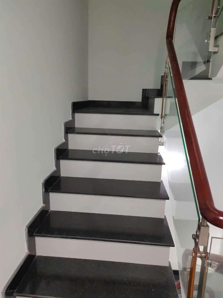 cần cho thuề nhà PTTN gần Dương Thị Giang DT 5x22 .1 trệt 2Lầu 3PN 3WS