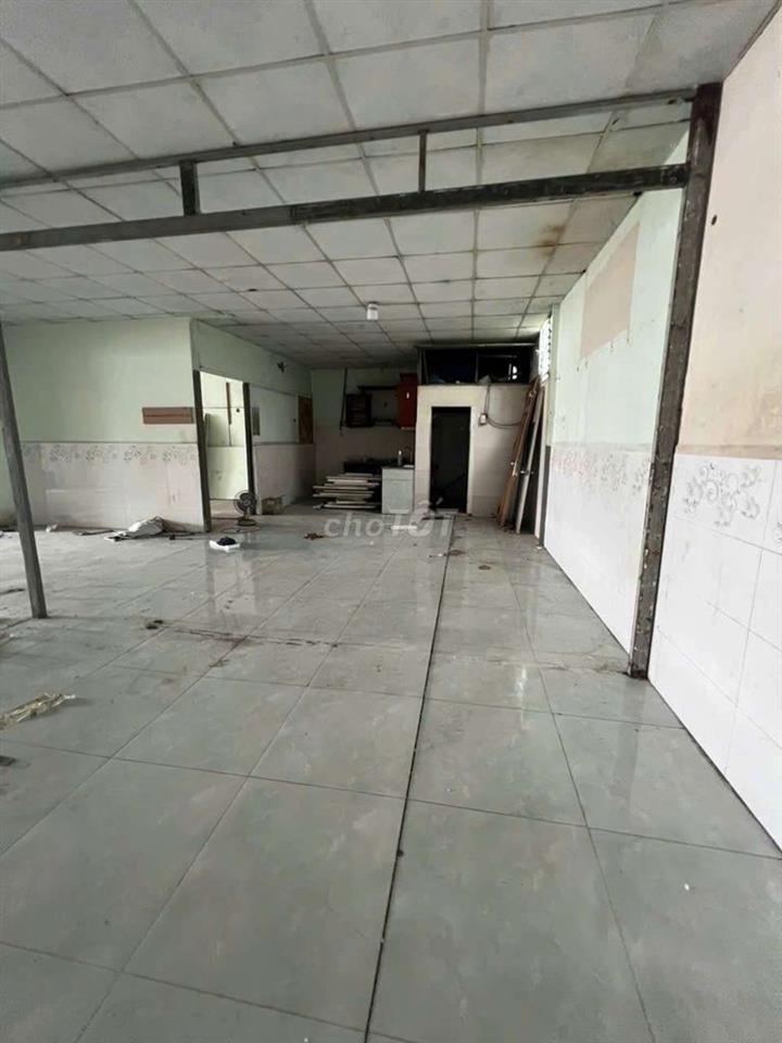 Cần cho thuê xưởng P ĐHT Đường  NVQ .DT 10 x 20 giá 13 triệu TL