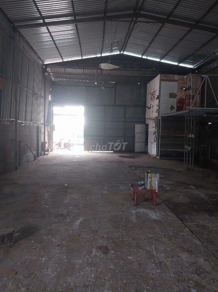 cần cho thuê xưởng xuân Thới Sơn.DT 10 x24  giá 12 triệu xe tải  lớn