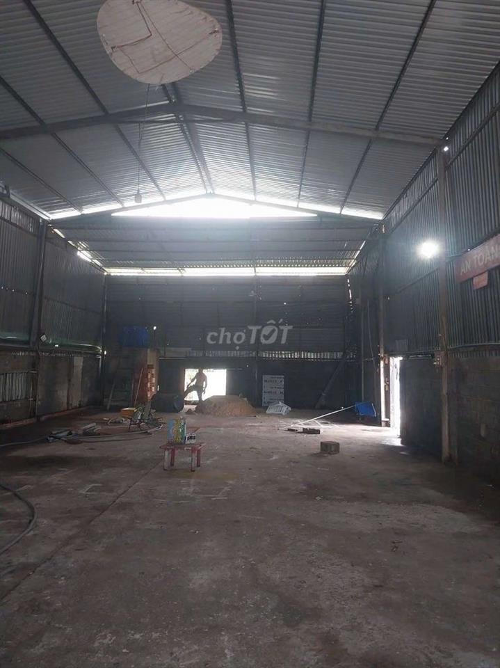 cần cho thuê xưởng xuân Thới Sơn.DT 10 x24  giá 12 triệu xe tải  lớn