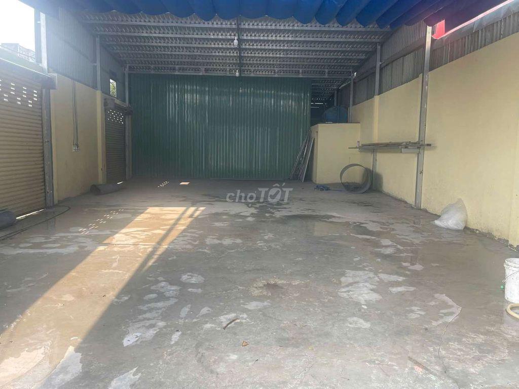cần cho thuê  mặt bằng kho xương Hóc Môn.DT 8 x18 .2 mặt tiền giá 10tr