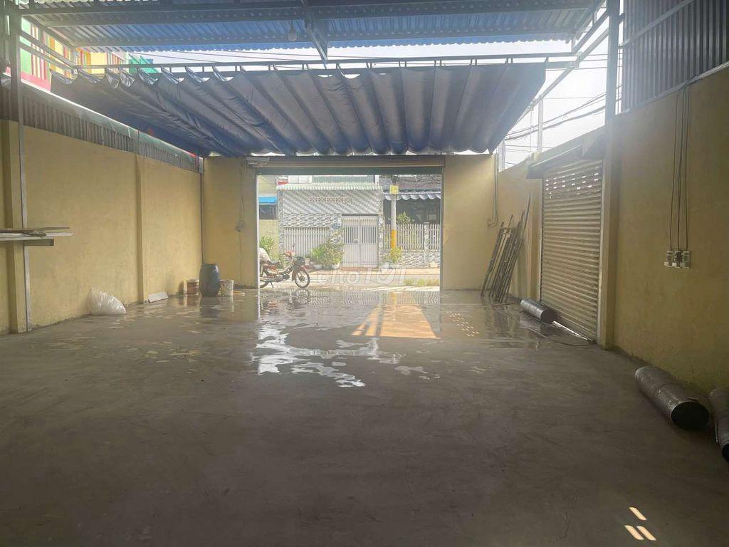 cần cho thuê  mặt bằng kho xương Hóc Môn.DT 8 x18 .2 mặt tiền giá 10tr