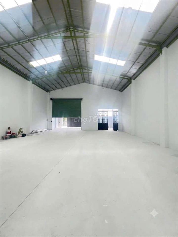 cần cho thuê xưởng Đừờng Tiền Lân.Bà Điểm DT 8 x25 giạ 15 triệu