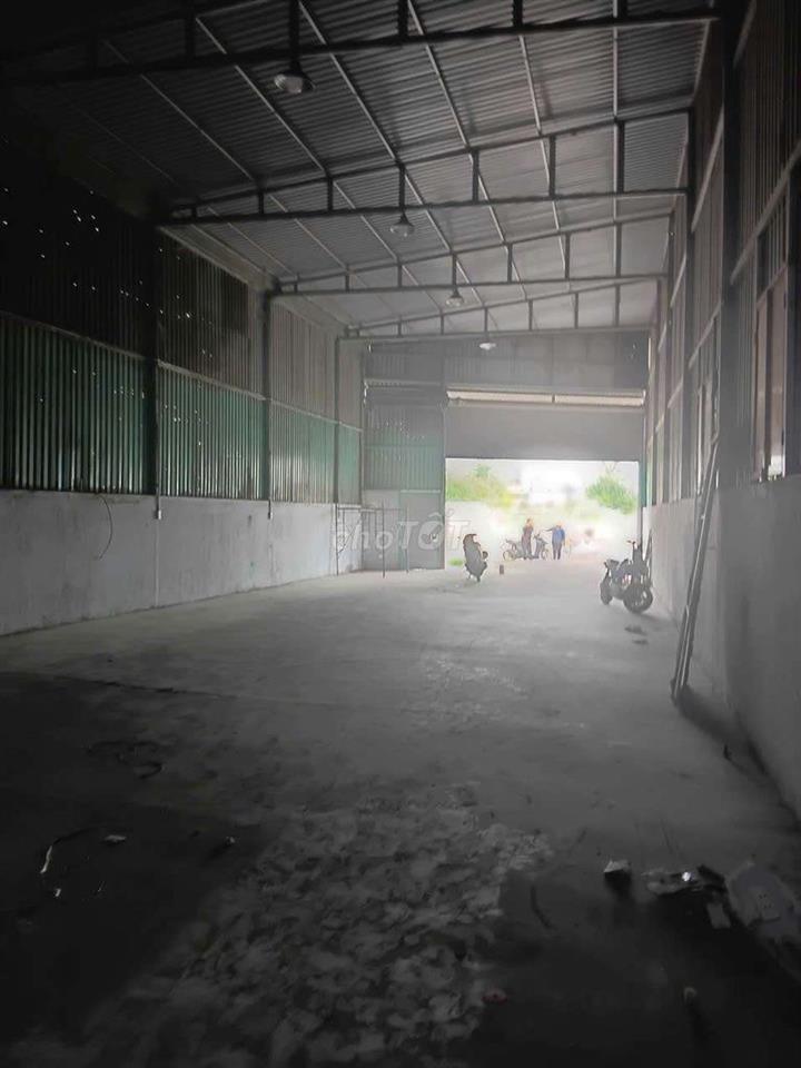 cần cho thuê kho xưởng DT 8 x 30 giá 15 triệu