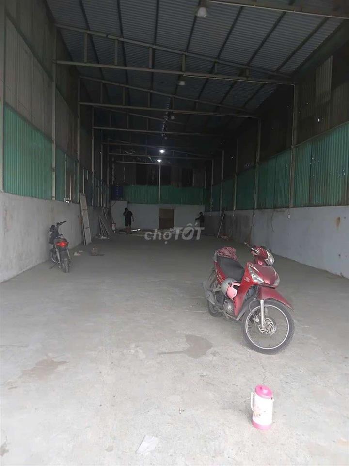 cần cho thuê kho xưởng DT 8 x 30 giá 15 triệu