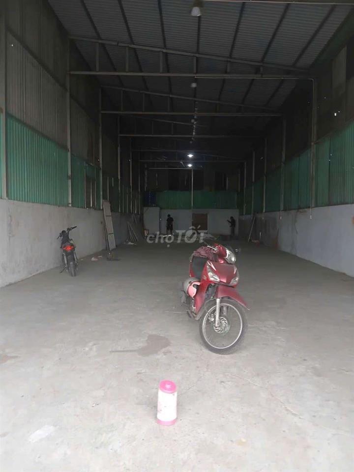 cần cho thuê kho xưởng DT 8 x 30 giá 15 triệu