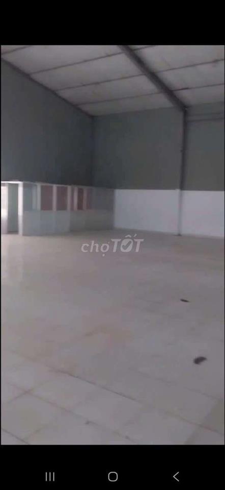 cần cho thuê kho xưởng Đường TTH Q12.DT 20 x 63.5. giá 100 triệu TL