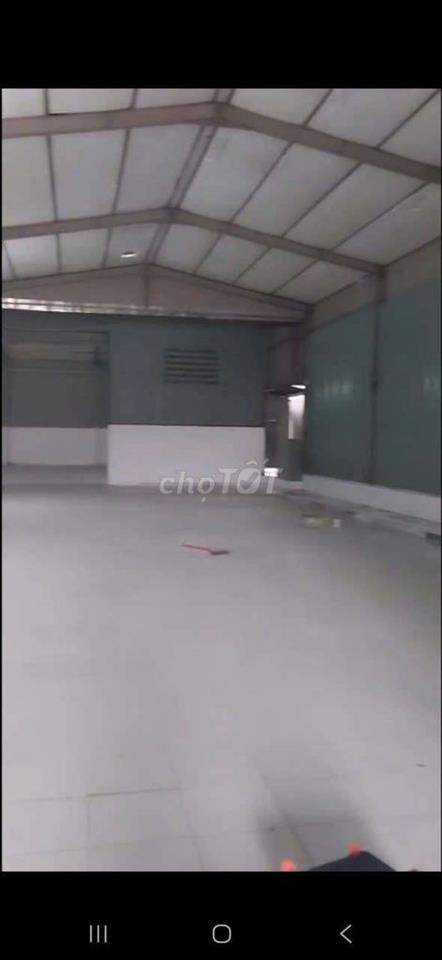cần cho thuê kho xưởng Đường TTH Q12.DT 20 x 63.5. giá 100 triệu TL