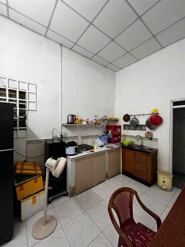 cần cho nhà cầp 4 PTTN .DT 5 x13 .2PN 1WS. hẻm 4m giá 7 triệu .