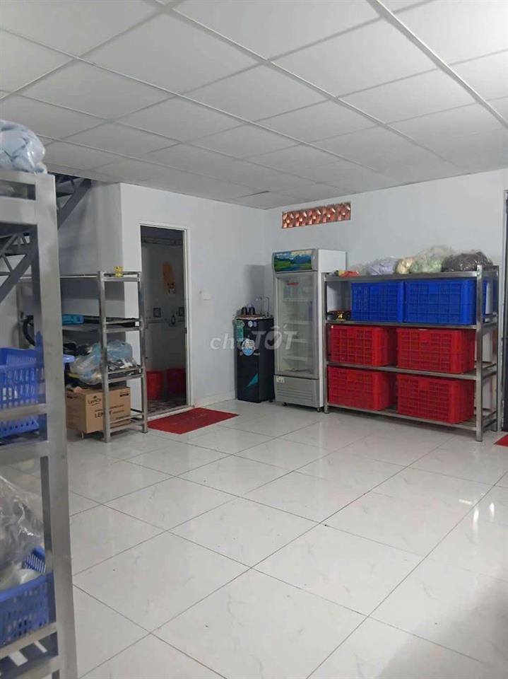 Cần cho thuê kho xưởng Tân Bình  DT 6 x25 có gác Lửng giá 17 triẻu 500
