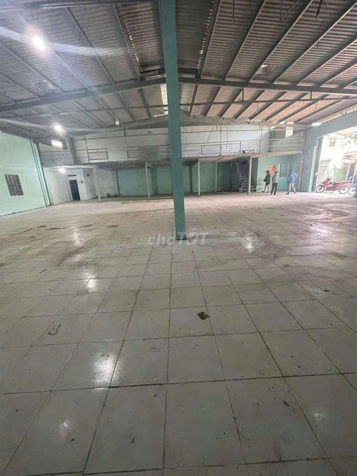 cho thuê xưởng Bà Điểm HM.DT 500m gác Lửng đường contern giá 35 triệu 