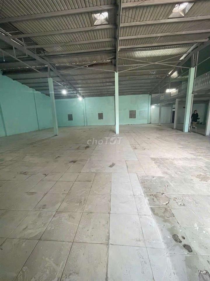 cho thuê xưởng Bà Điểm HM.DT 500m gác Lửng đường contern giá 35 triệu 
