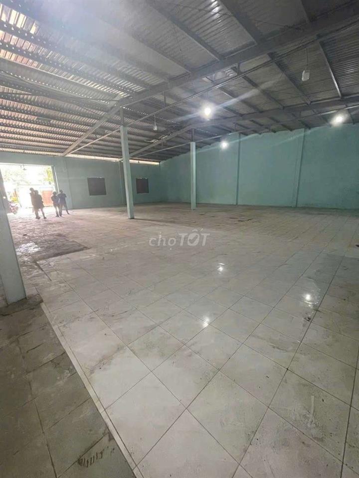 cho thuê xưởng Bà Điểm HM.DT 500m gác Lửng đường contern giá 35 triệu 