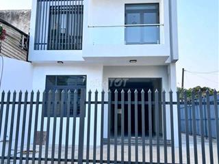 cho thuê xưởng Tân Hiệp HM DT 10x26 .1 trệt 1Lầu đườngxe tải giá 15 tr