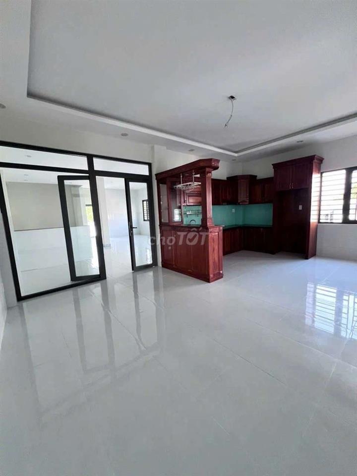 cho thuê xưởng Tân Hiệp HM DT 10x26 .1 trệt 1Lầu đườngxe tải giá 15 tr