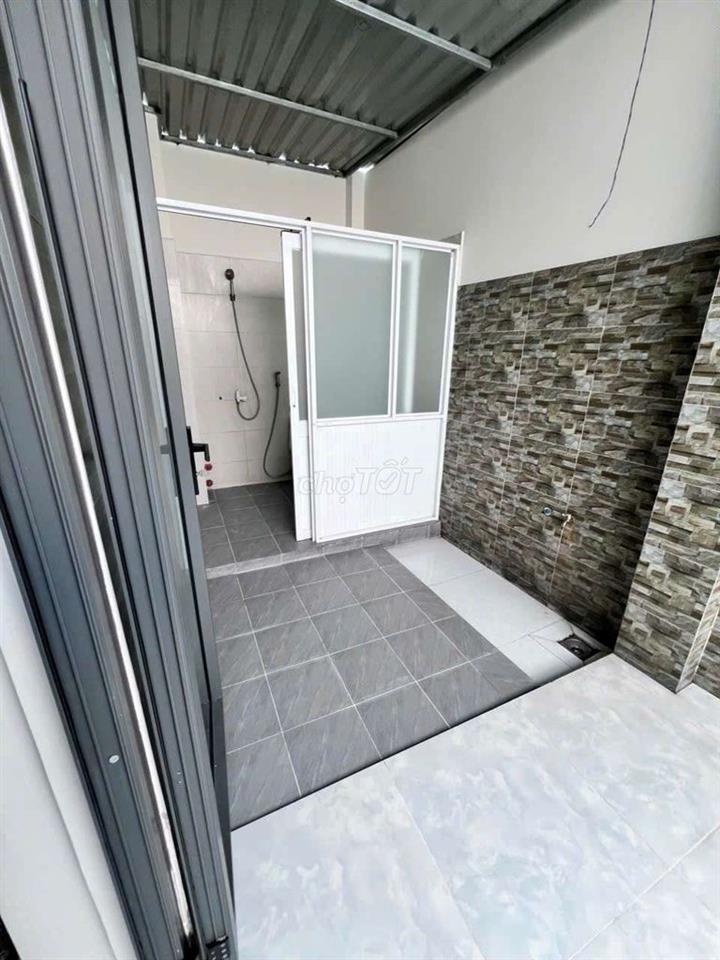 cho thuê xưởng Tân Hiệp HM DT 10x26 .1 trệt 1Lầu đườngxe tải giá 15 tr