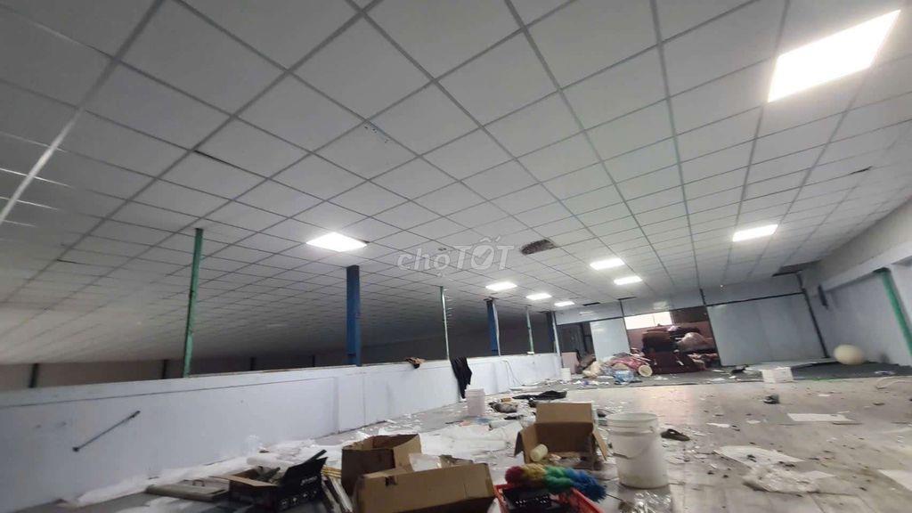 cần cho thuê kho xưởng  gần QL 1A .DT 900m có gác lửng giá 60 triệu TL