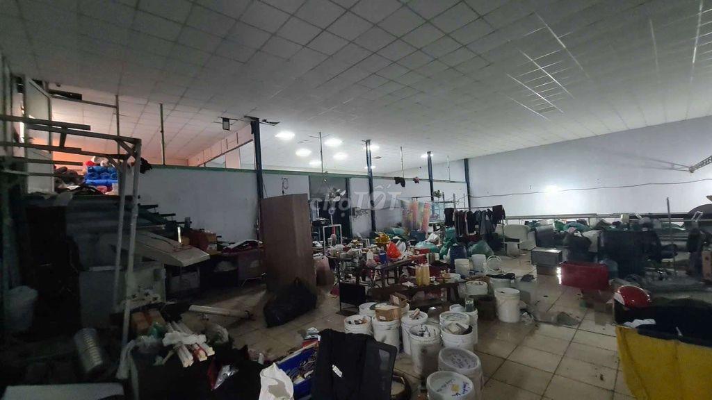 cần cho thuê kho xưởng  gần QL 1A .DT 900m có gác lửng giá 60 triệu TL