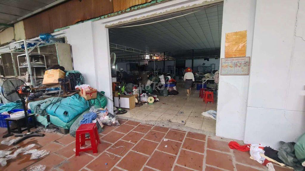 cần cho thuê kho xưởng  gần QL 1A .DT 900m có gác lửng giá 60 triệu TL
