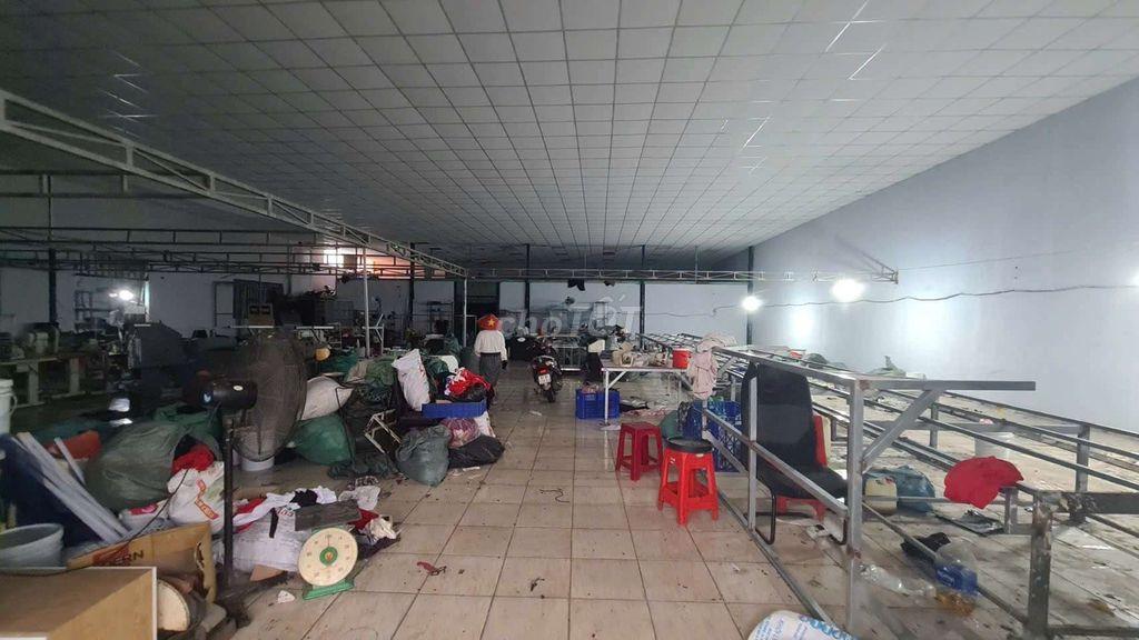 cần cho thuê kho xưởng  gần QL 1A .DT 900m có gác lửng giá 60 triệu TL
