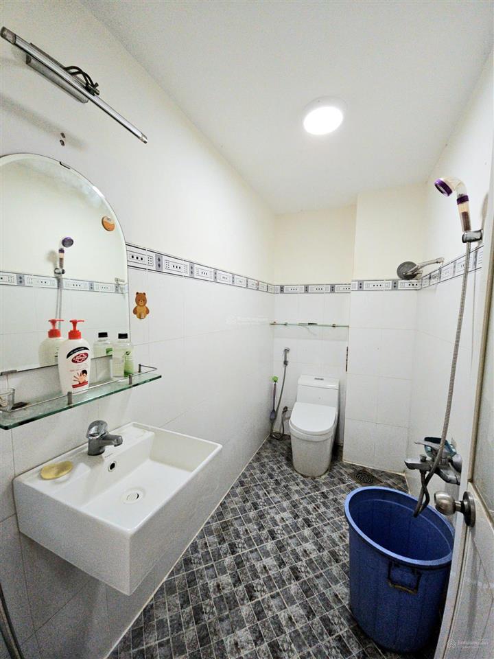 Bán nhà mặt tiền kinh doanh khánh hội giao mặt tiền đường số q4 đúc 4 tấm có 11.7 tỷ