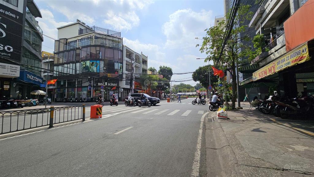 Bán nhà mặt tiền kinh doanh tân vĩnh quận 4 có 11 tỷ có dòng tiền đúc 5 tấm