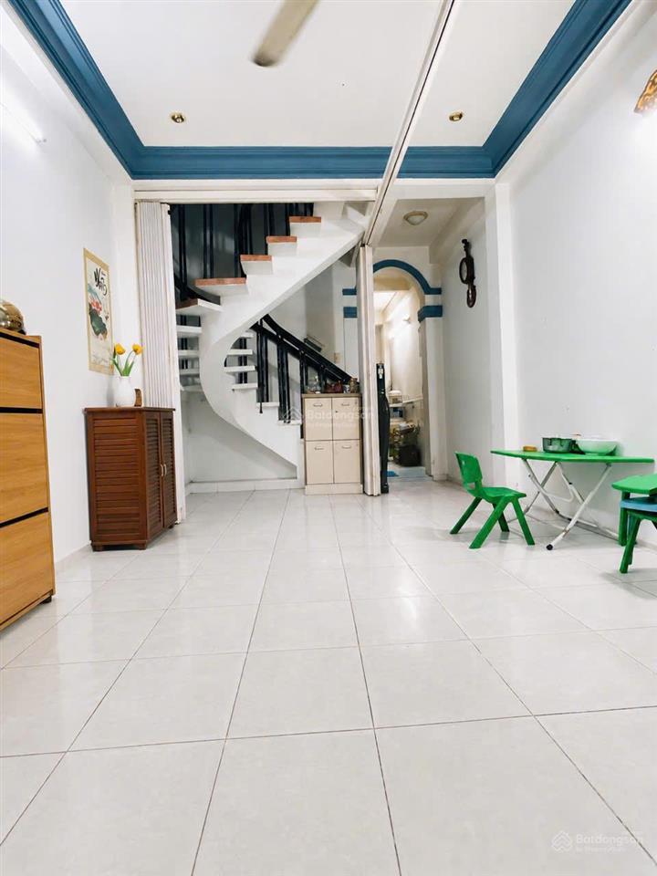 Bán nhà mặt tiền đúc 5 tấm có 9 đ cạnh q1