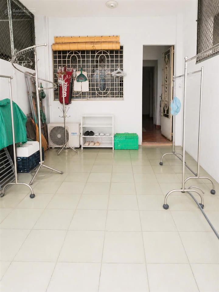 Bán nhà mặt tiền đúc 5 tấm có 9 đ cạnh q1