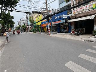 Bán nhà mặt tiền đúc 5 tấm có 9 đ cạnh q1