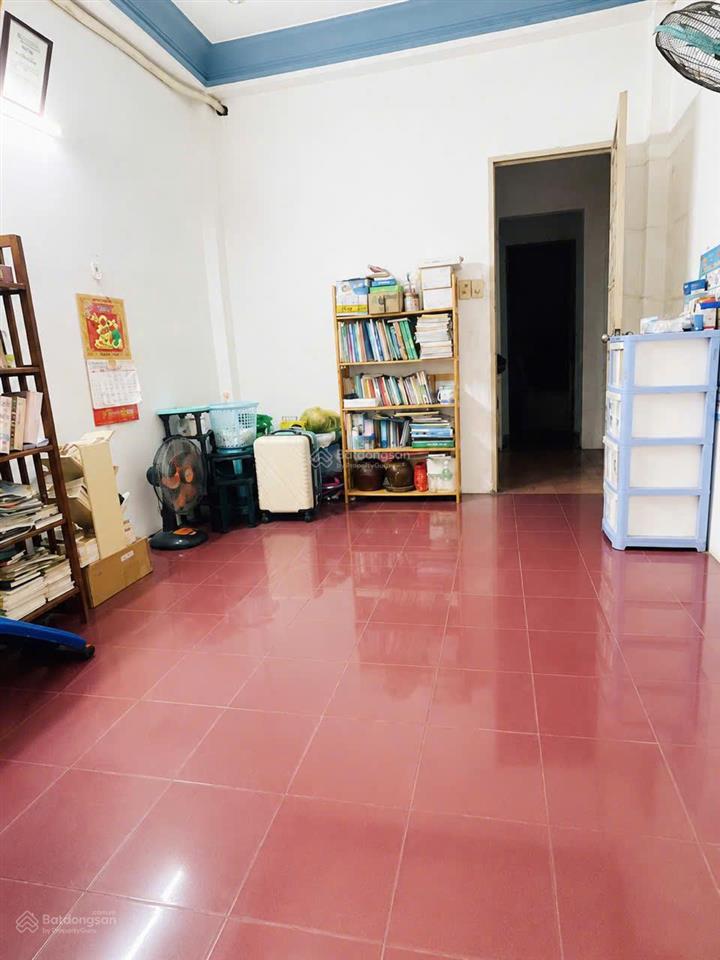 Bán nhà mặt tiền đúc 5 tấm có 9 đ cạnh q1