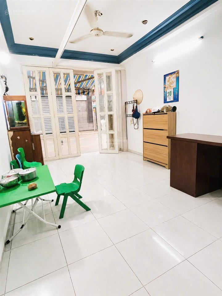 Bán nhà mặt tiền đúc 5 tấm có 9 đ cạnh q1
