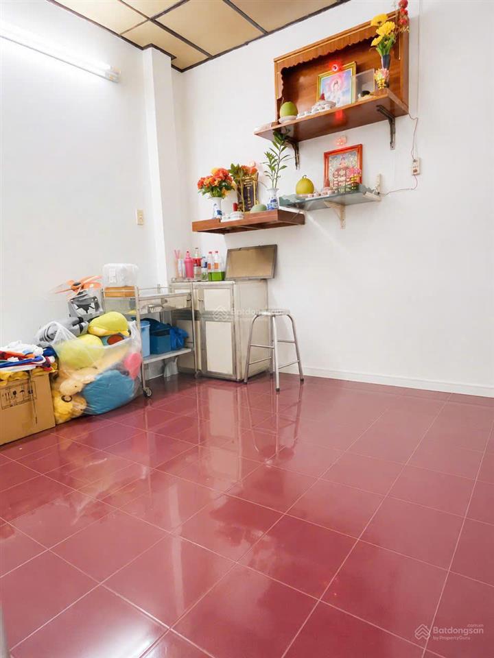Bán nhà mặt tiền đúc 5 tấm có 9 đ cạnh q1