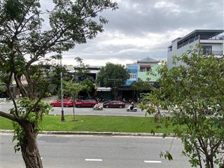 Tòa căn hộ 4 tầng đường 33m sát biển sơn trà, đà nẵng, dtxd 300m2, giá 18 tỷ, hđt 600tr/năm