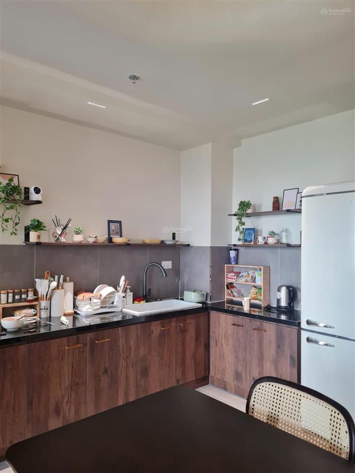 Chính chủ gửi bán căn hộ cao cấp 2pn full nội thất view hồ bơi.