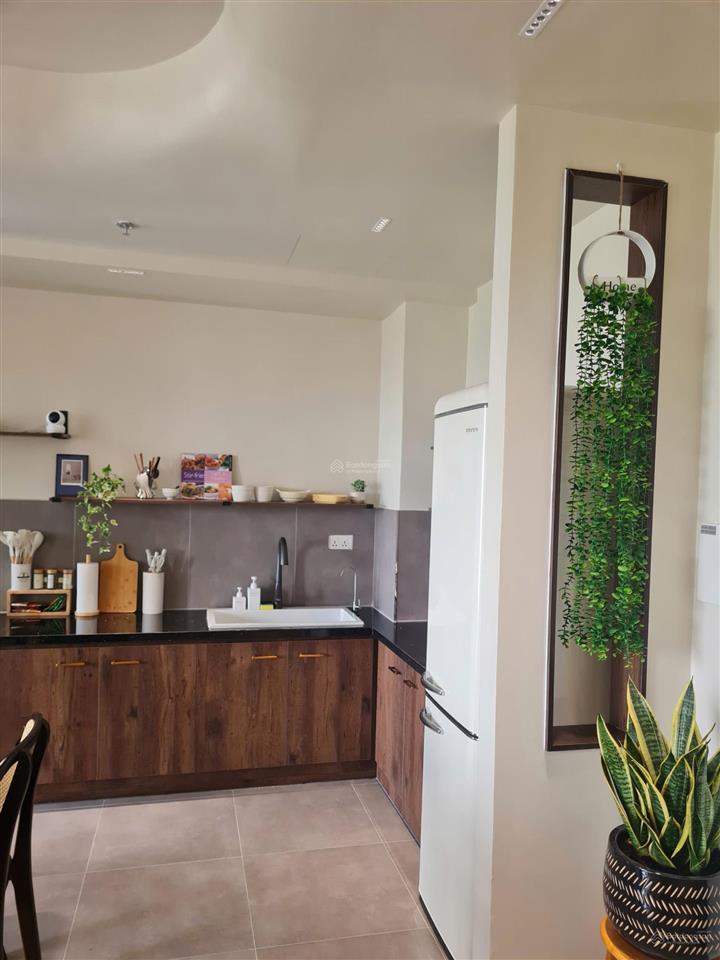 Chính chủ gửi bán căn hộ cao cấp 2pn full nội thất view hồ bơi.