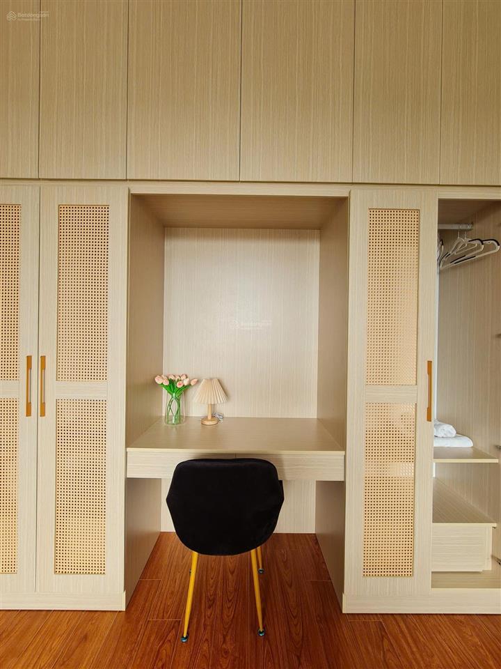 Chính chủ gửi bán căn hộ cao cấp 2pn full nội thất view hồ bơi.