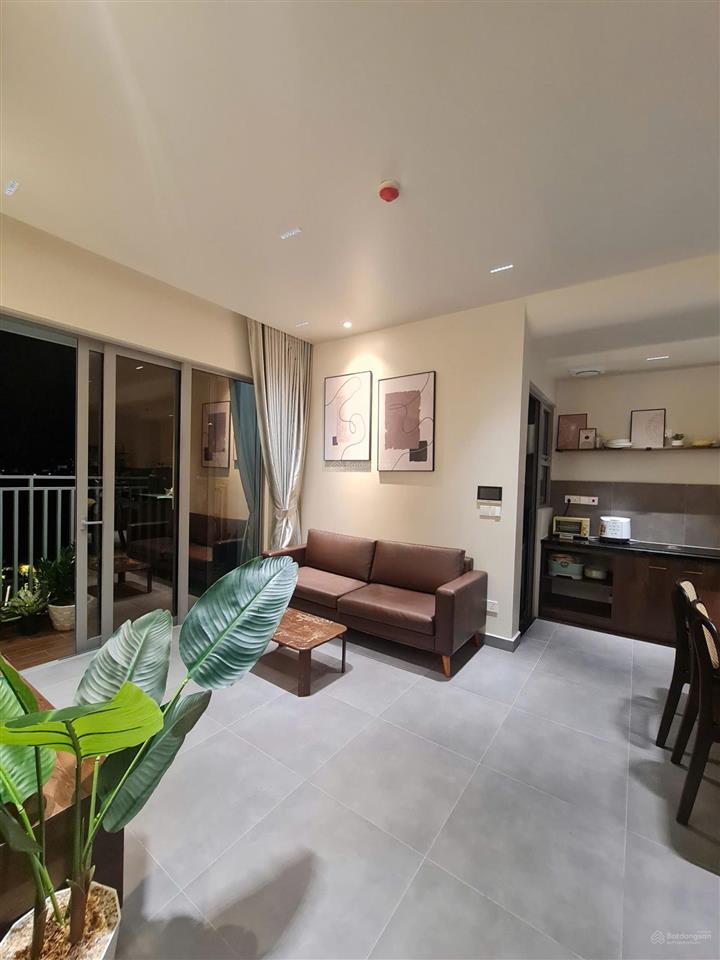 Chính chủ gửi bán căn hộ cao cấp 2pn full nội thất view hồ bơi.