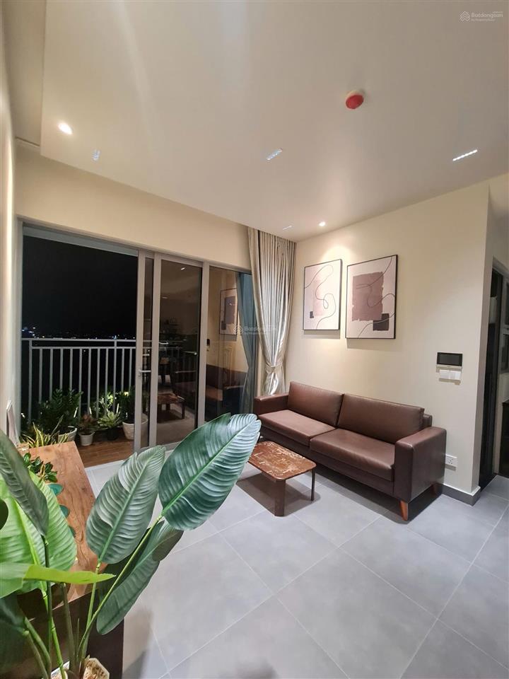 Chính chủ gửi bán căn hộ cao cấp 2pn full nội thất view hồ bơi.