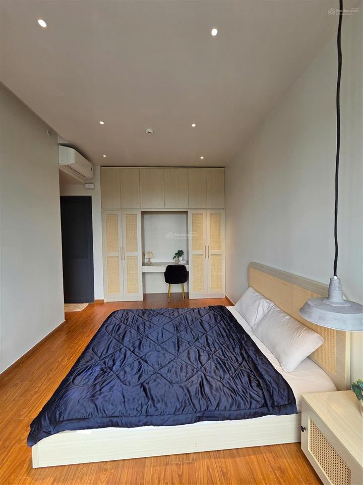 Chính chủ gửi bán căn hộ cao cấp 2pn full nội thất view hồ bơi.