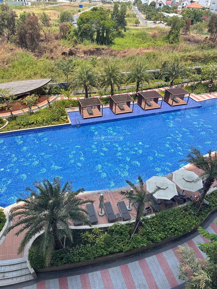 Chính chủ gửi bán căn góc 3pn  diện tích lớn  view hồ bơi nội khu siêu thoáng  celesta rise