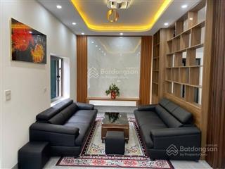 Bán căn nhà 3 tầng, mặt tiền 7.7m, mới xây full nội thất, oto đỗ, tiện ích đầy đủ